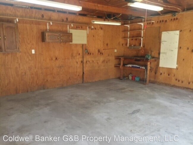 Building Photo - 3 br, 1 bath House - 2244 SW Edgewater Terr