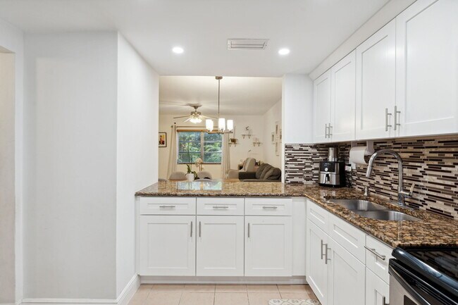 Building Photo - 9175 SW 77th Ave