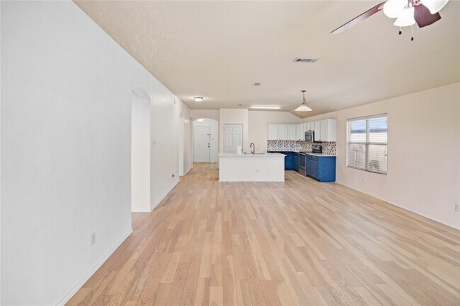 Building Photo - 1938 Castaway Dr