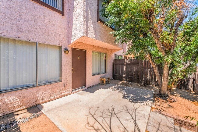 Foto del edificio - 1693 E Rochelle Ave