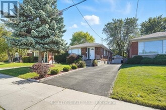 Building Photo - 7 Armitage Dr