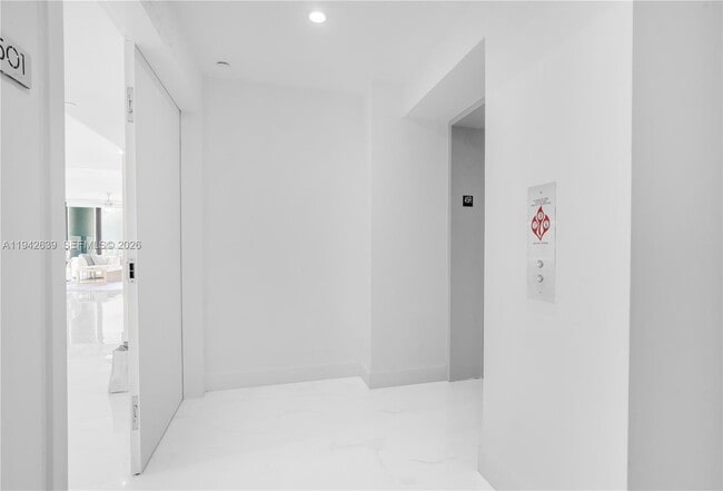 Building Photo - 700 NE 24th St