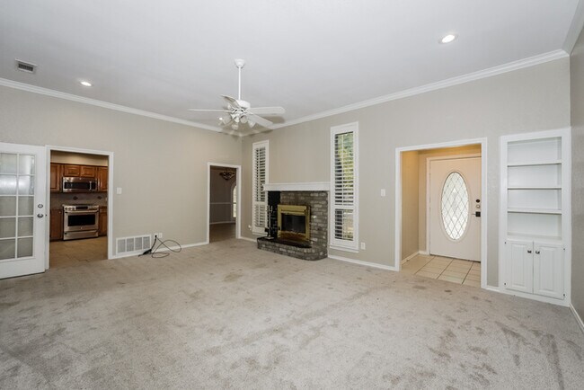 Building Photo - 9125 Timber Oaks Dr