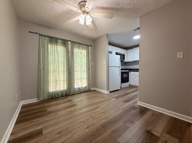 Building Photo - 205 Rustwood Dr