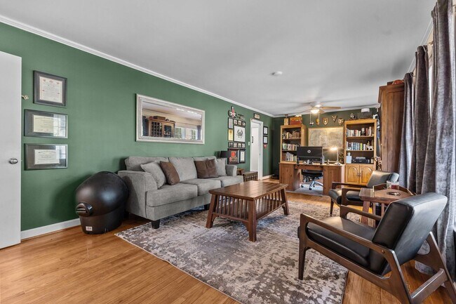 Building Photo - 2125 Forest Hills Dr