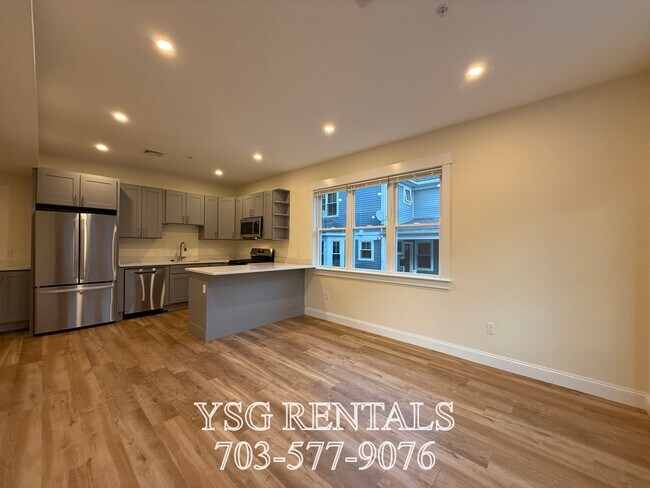 Building Photo - 14 Dorr St