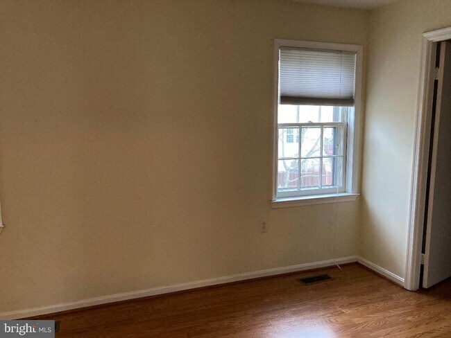 Building Photo - 5605 Sutherland Ct