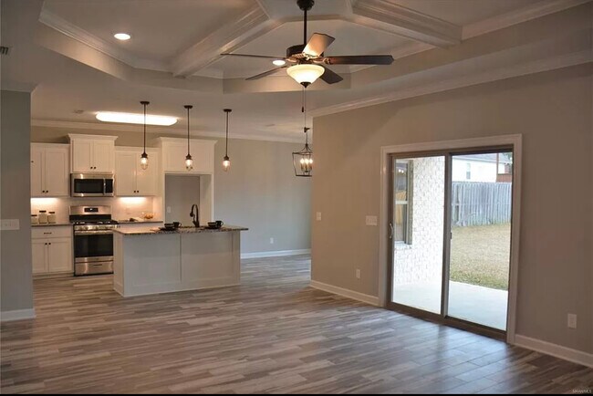 Building Photo - 205 Savannah Dr