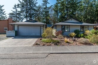 Building Photo - 1983 NE Sumner Dr