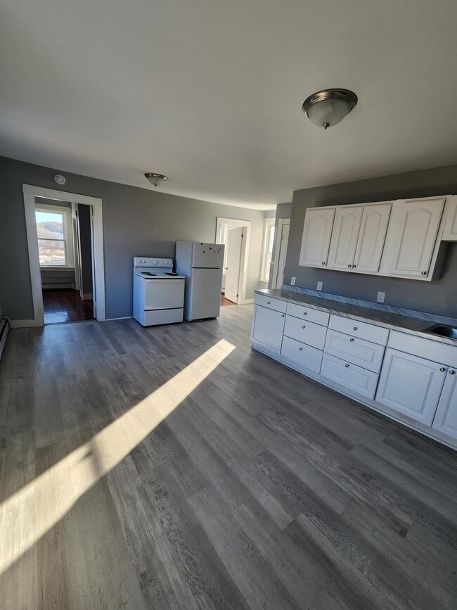 Kitchen - 102 Knox St