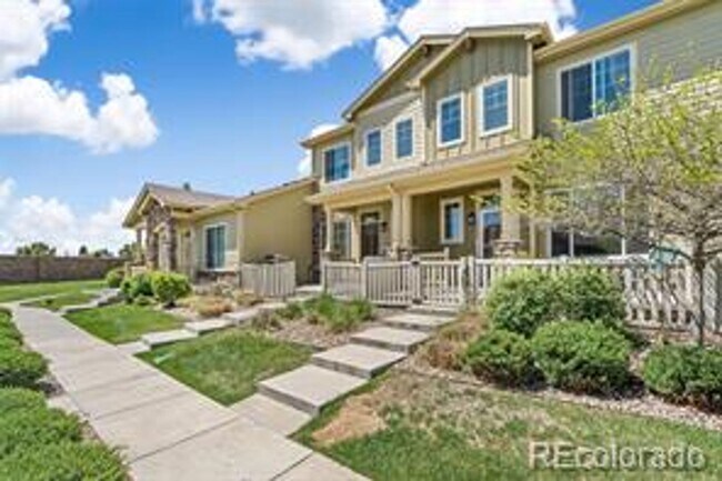 Building Photo - Bright & Spacious 3 bed 3 bath Townhome in...