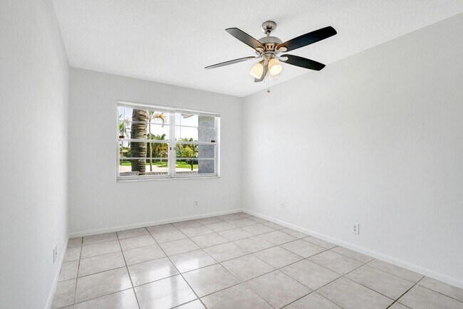 Foto del edificio - 9044 Pine Springs Dr