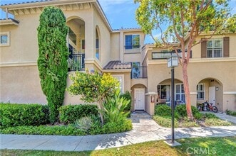 Building Photo - 1702 Crescent Oak