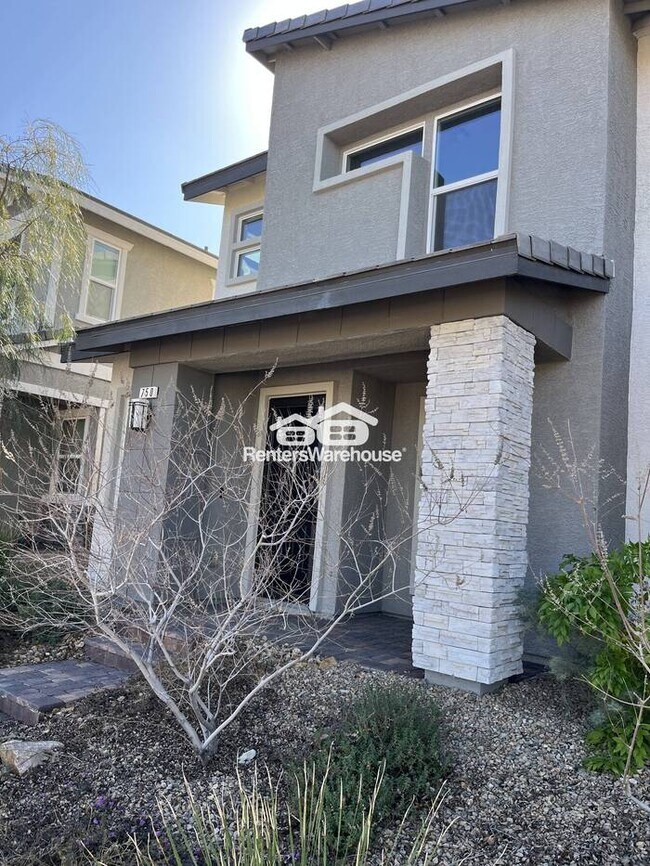 Building Photo - Rarely Available 3 Bedroom 2.5 Bath Spacious Town Home.