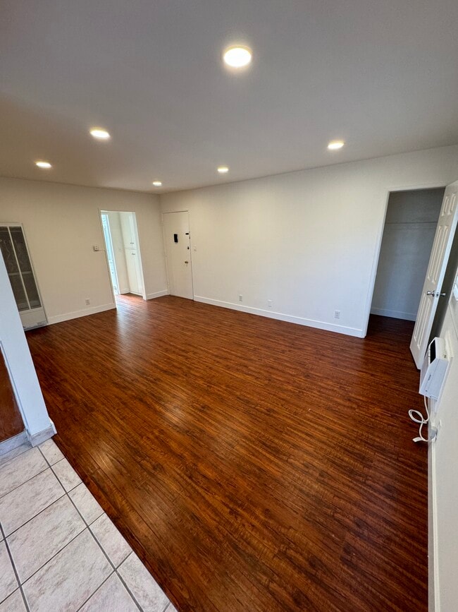 Building Photo - 3707 Kelton Ave