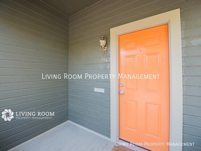 Building Photo - Montavilla Bungalow With Room for 2 Home O...
