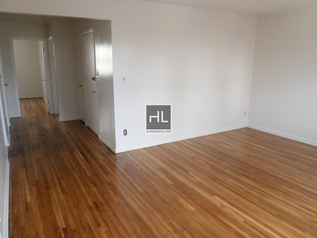 Building Photo - 25-25-25-14 14th Pl
