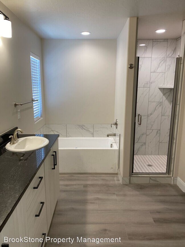Building Photo - 3 br, 2.5 bath House - SG231 - 688 E Fiddl...