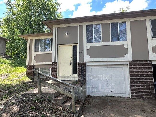 Foto del edificio - 7233 Gilmore Ave