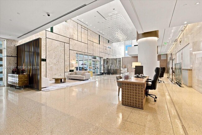 Foto del edificio - 6801 Collins Ave