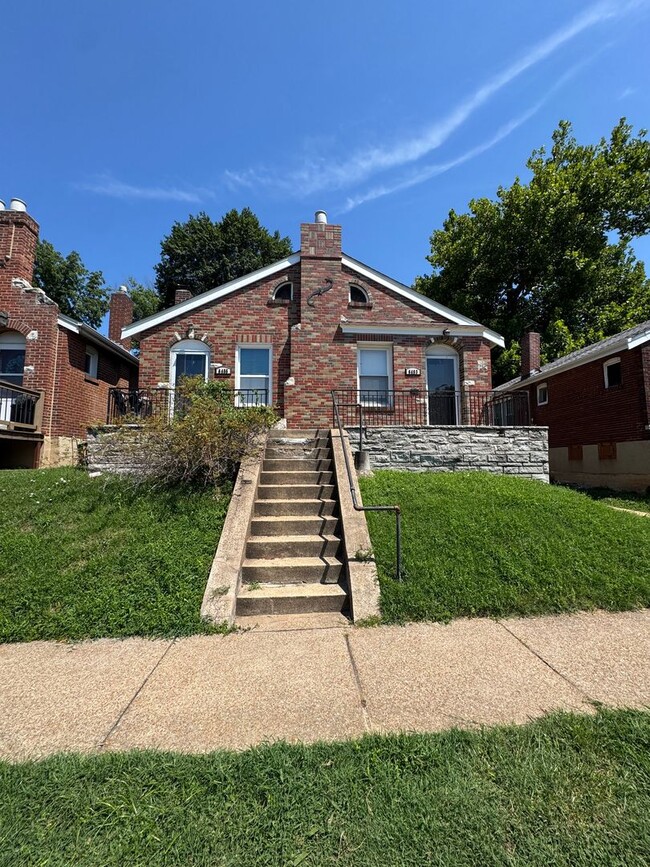 Building Photo - 6453 Hoffman Ave