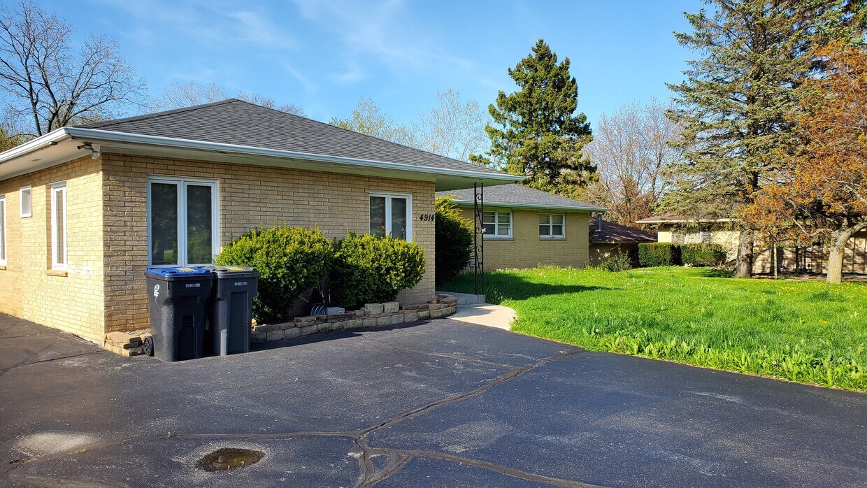 Frente - 4912 Northwestern Ave