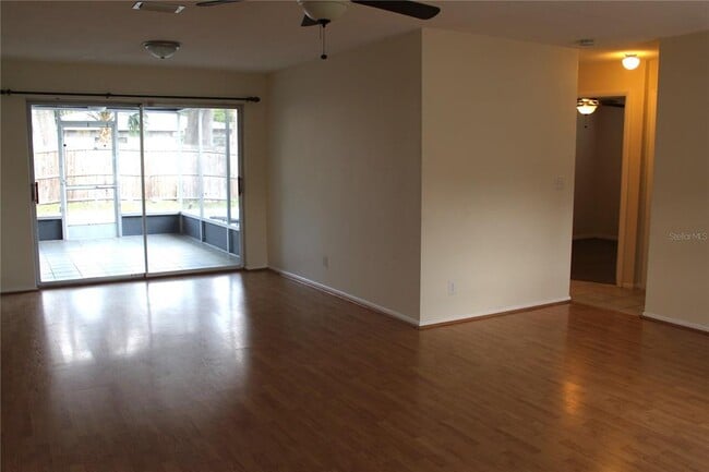 Foto del edificio - 1366 Windsor Dr