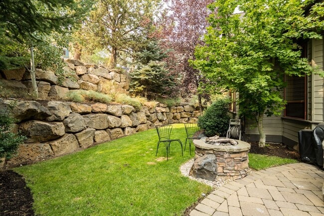 Building Photo - Westside custom home with high end craftsman finishes