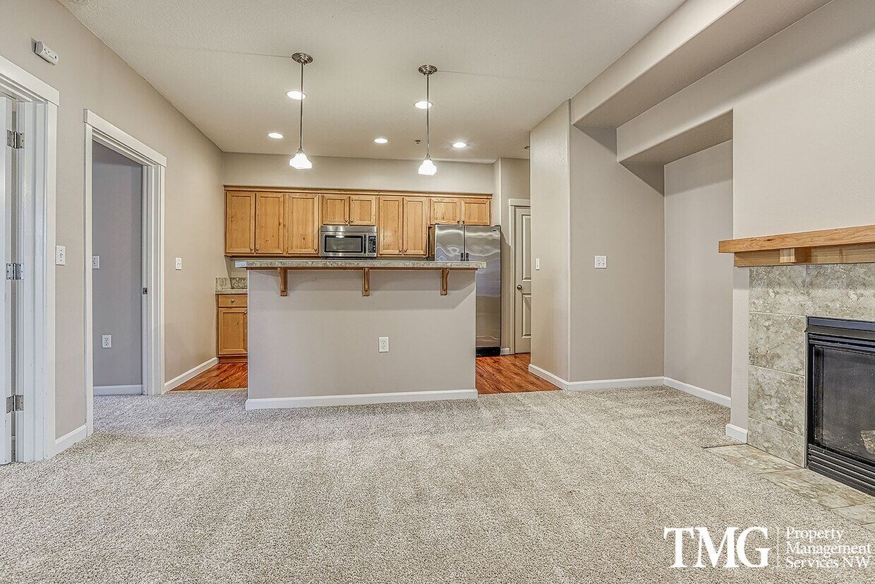 Primary Photo - Ground Level 1+br Condo with all new carpe...