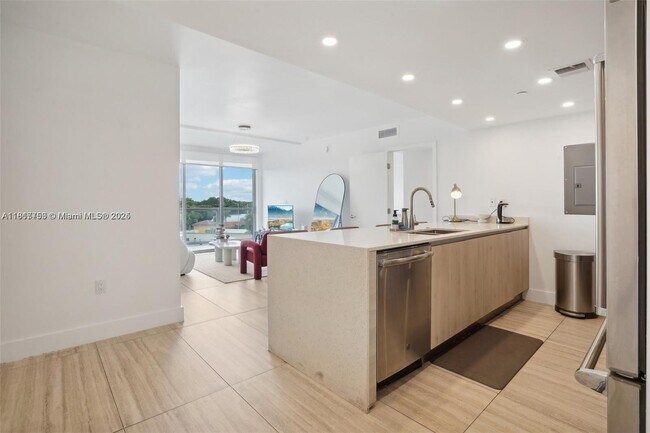 Foto del edificio - 13800 Highland Dr