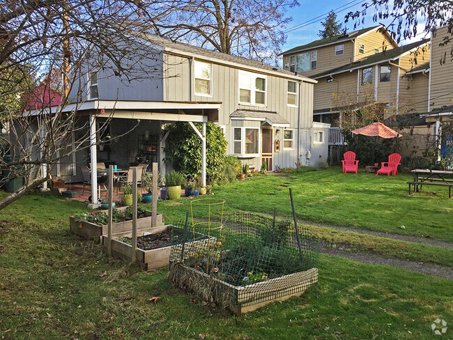 Building Photo - 12016 Bartlett Ave NE