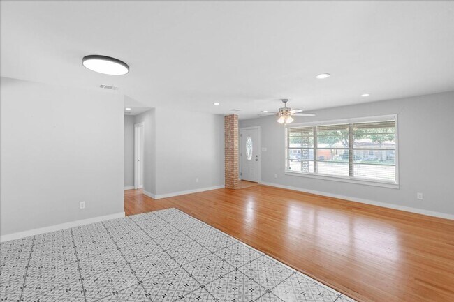 Building Photo - RIDGEVIEW