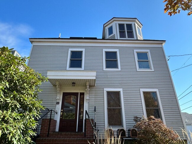 Building Photo - 52 Monument St