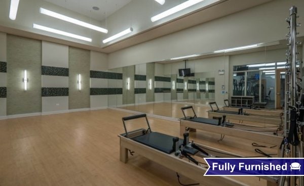 Building Photo - 733 Chicago Ave