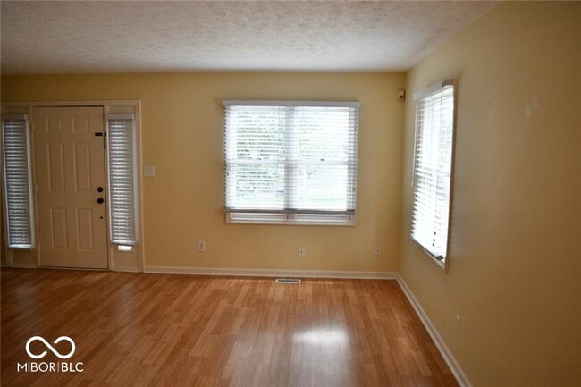 Building Photo - 516 E 10th St