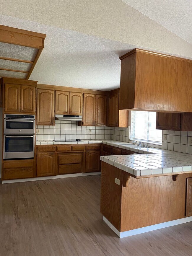 Foto del edificio - 3 bedroom 2 bath home available now!