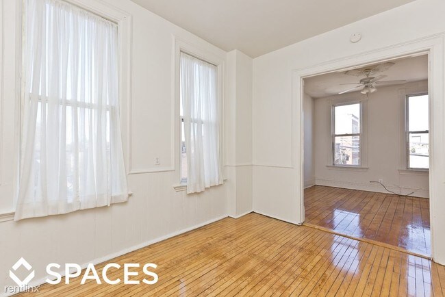 Building Photo - 2 br, 1 bath  - 1330 W Huron St 3R