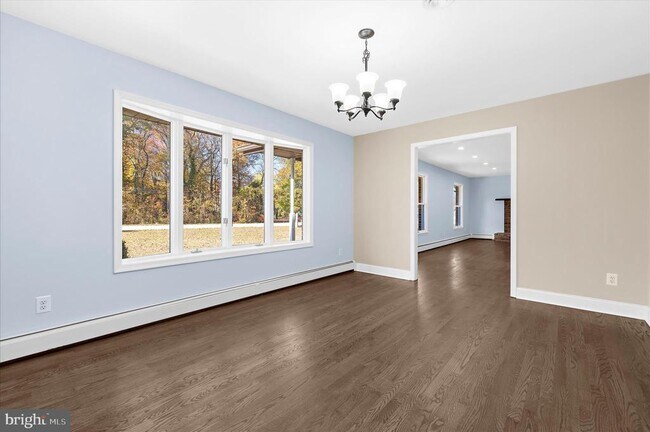 Foto del edificio - 7643 Paradise Beach Rd