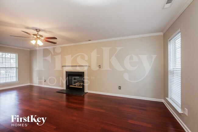 Foto del edificio - 6214 Forest Pond Dr