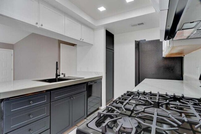 Foto del edificio - 74 Lakeview Cir