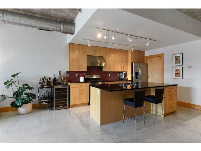 Building Photo - 525 N 3rd St