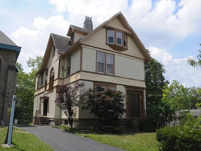 Building Photo - 57 E Hollister St