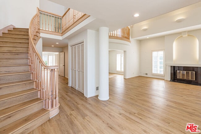 Foto del edificio - 158 S Anita Ave