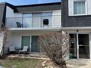 Building Photo - 1115 Royal St George Dr