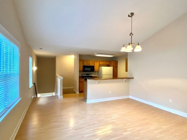 Foto del edificio - 3/2 End Unit Condo in Fletcher with Pool A...