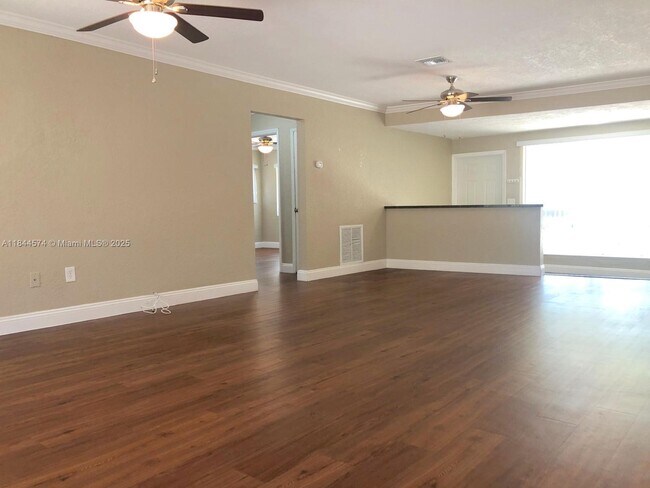 Foto del edificio - 2809 Middle River Dr