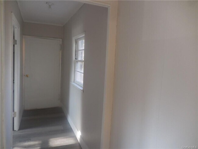 Building Photo - 14 Maurice Ln
