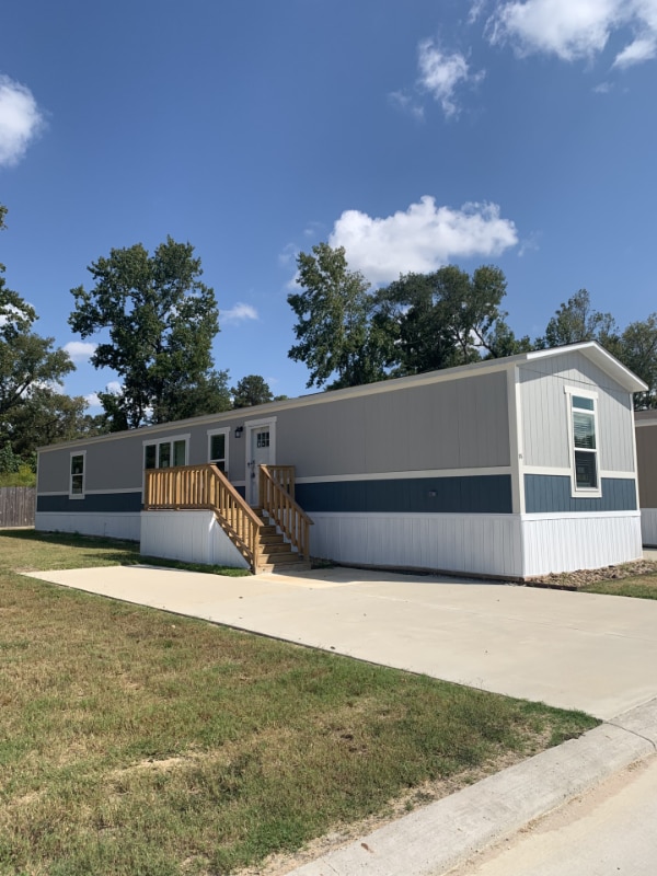 Building Photo - 23101 Green Oaks St