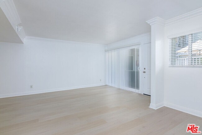 Foto del edificio - 355 N Maple St