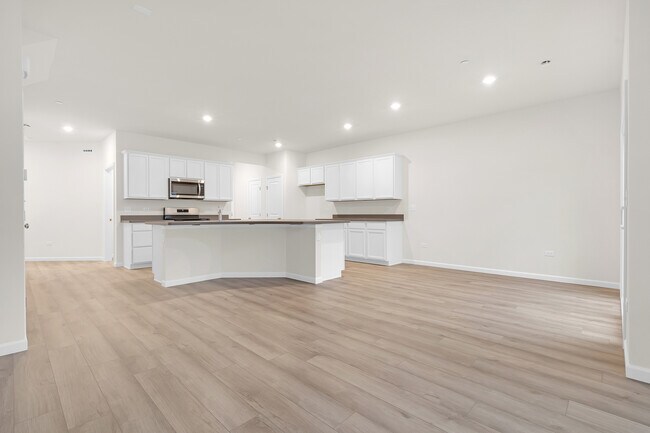 Foto del edificio - 5913 Hawkweed Dr